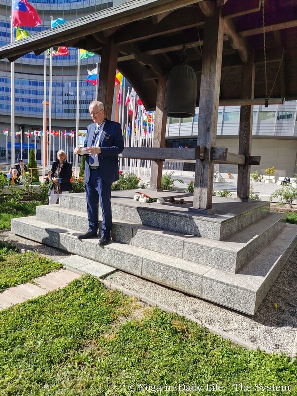 peace bell ceremony 09 wm